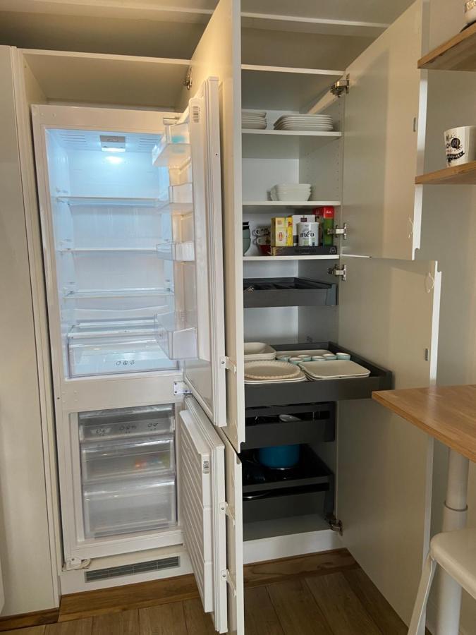 لا روشيل Superbe Duplex De 70M2 Avec 2 Chambres En Hyper Centre Au Calme Sur Cour Classe 3 Etoiles Avec Parking En Option المظهر الخارجي الصورة