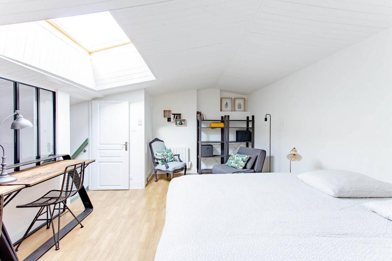 لا روشيل Superbe Duplex De 70M2 Avec 2 Chambres En Hyper Centre Au Calme Sur Cour Classe 3 Etoiles Avec Parking En Option المظهر الخارجي الصورة