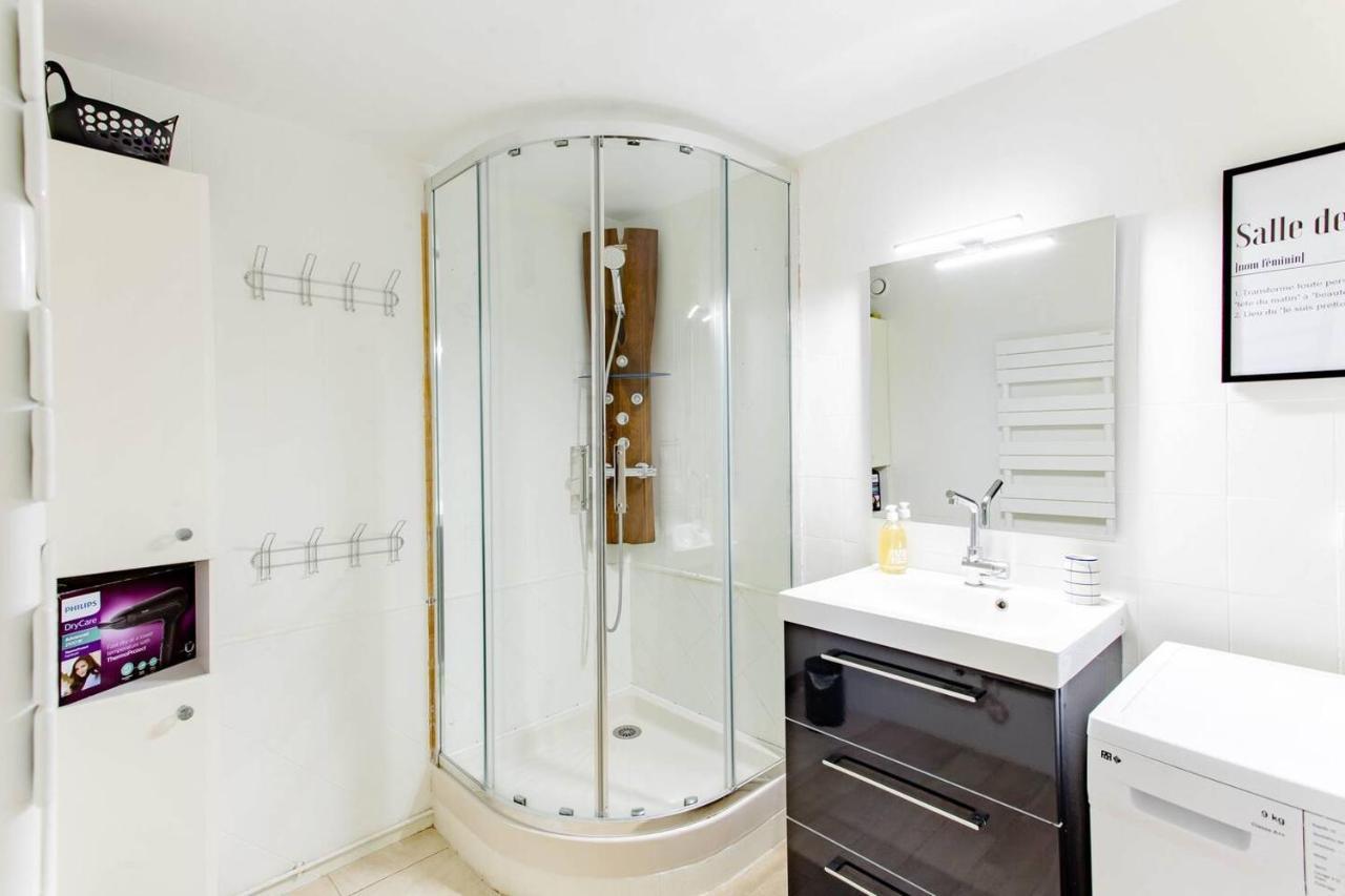 لا روشيل Superbe Duplex De 70M2 Avec 2 Chambres En Hyper Centre Au Calme Sur Cour Classe 3 Etoiles Avec Parking En Option المظهر الخارجي الصورة
